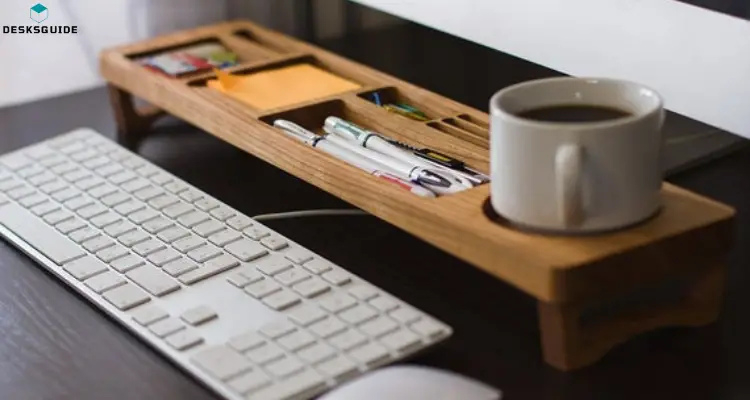 space for accessories  on the desk